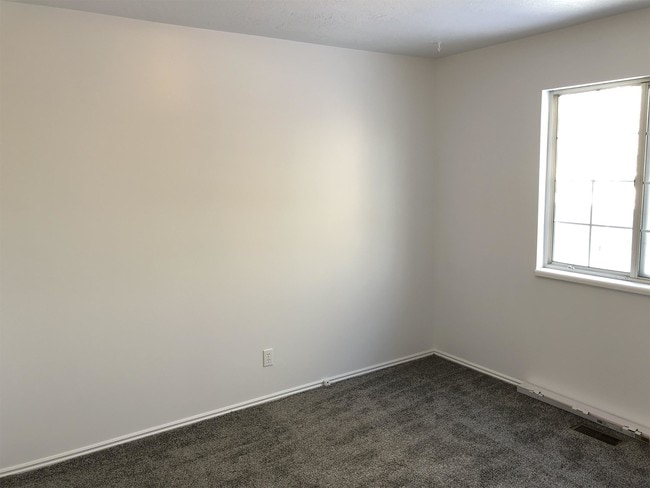 Building Photo - 519 E 3195 S