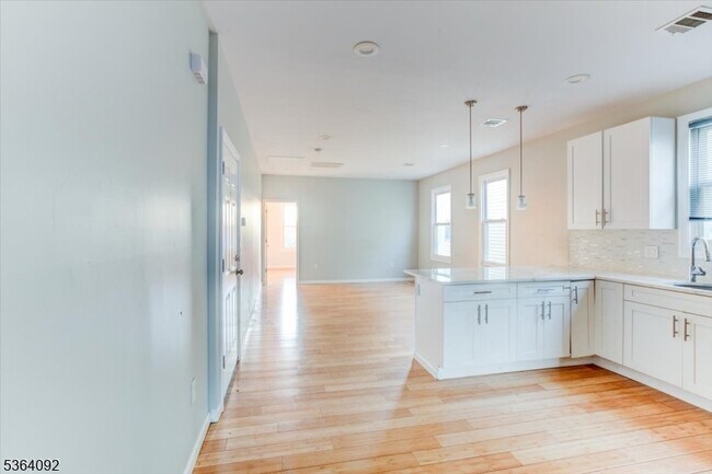 Building Photo - 15 Fessenden Pl