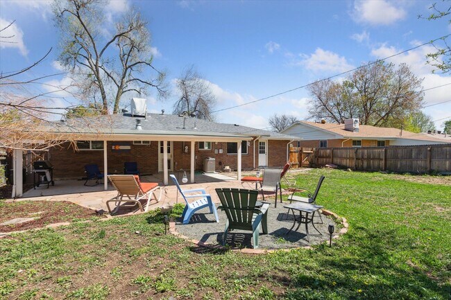 Building Photo - Move-In Ready Ranch with Modern Upgrades a...