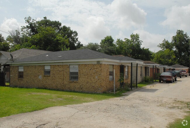 Building Photo - 4202 Tampico St