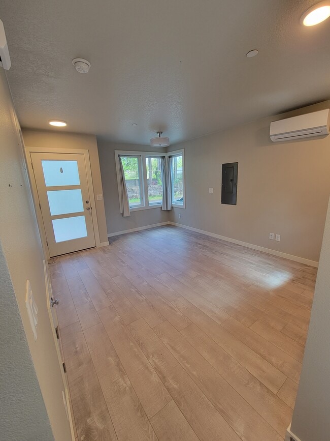 Building Photo - 3961 Cousteau Dr SE