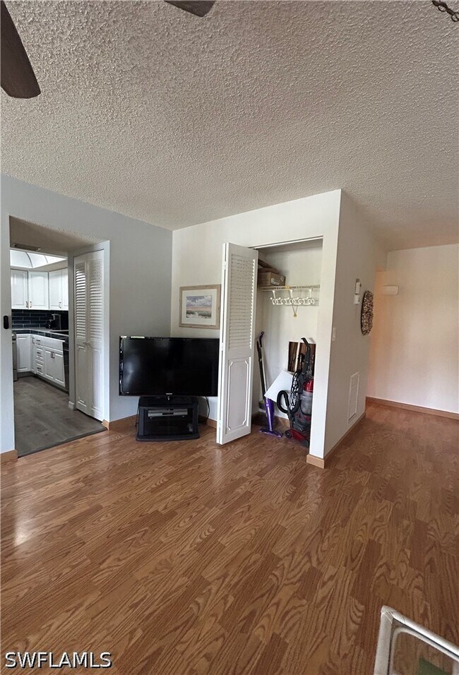 Building Photo - 5479 Peppertree Dr