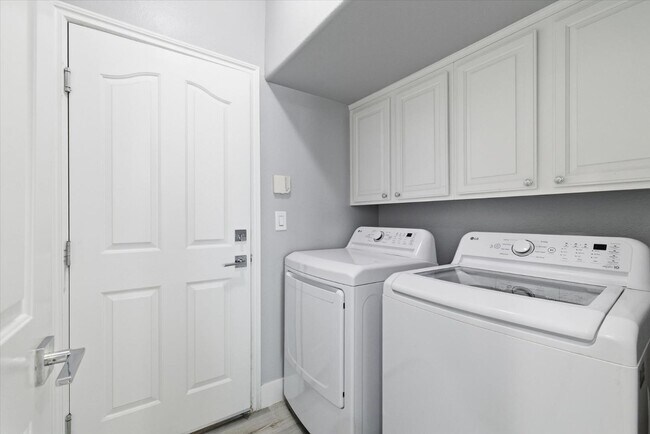 Building Photo - 972 Prestwick St