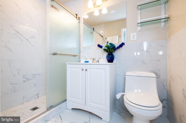 Building Photo - 303 Lincoln Ave