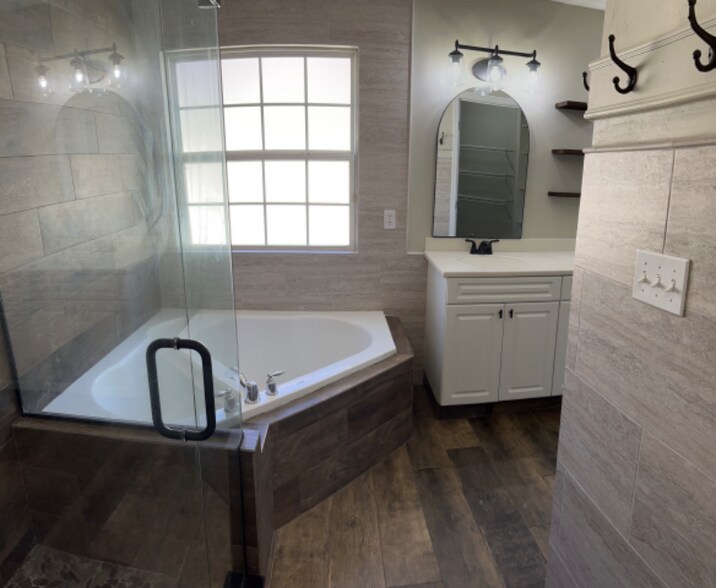 Building Photo - 8392 Ivy Brook Ln