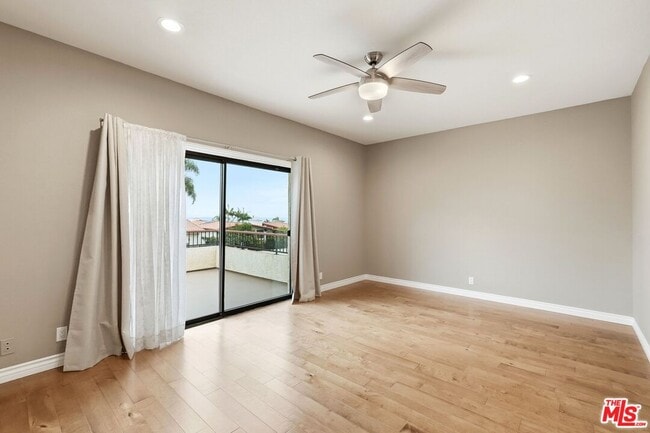 Building Photo - 6505 Beachview Dr