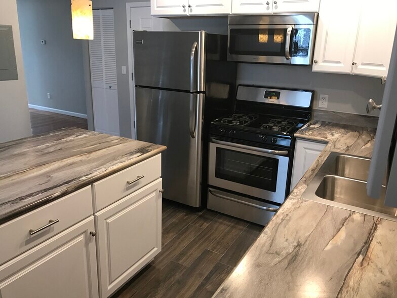 Building Photo - 116 E Main St