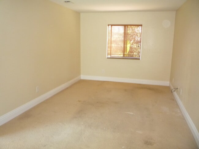 Building Photo - Two-story home in Eastlake