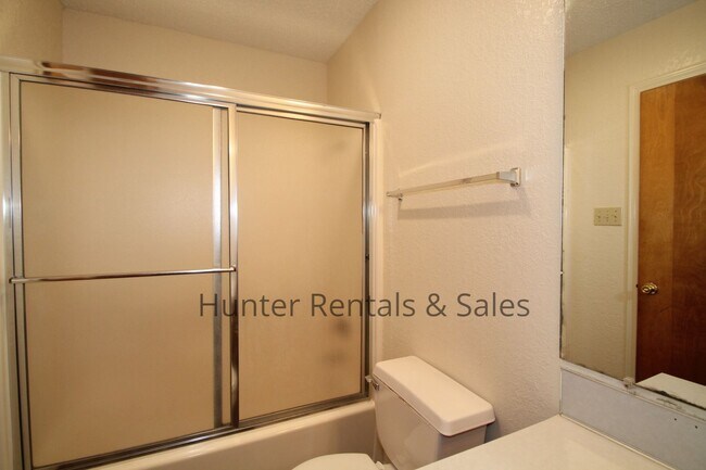 Building Photo - 2607 Bermuda Dr