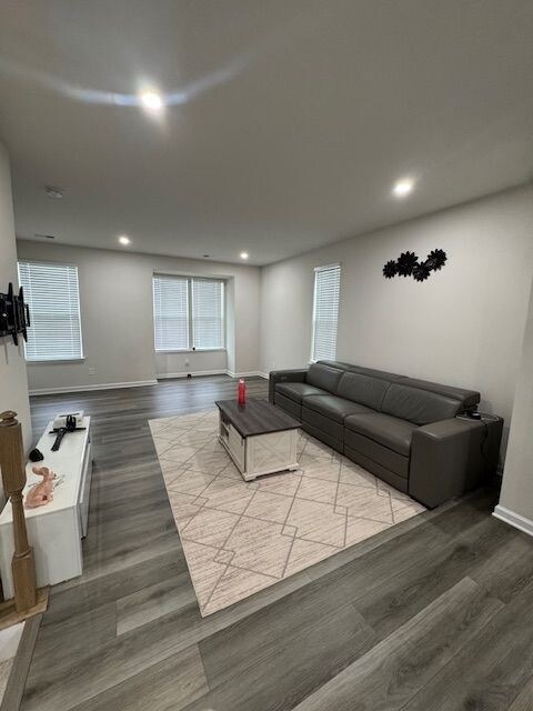Building Photo - End unit 4 bedroom townhome!