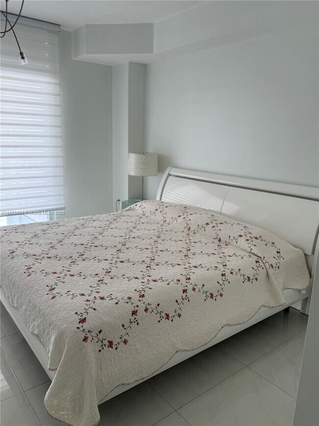 Building Photo - 17050 N Bay Rd