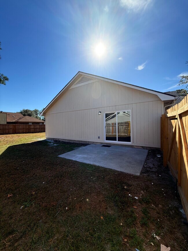 Building Photo - 620 Scott St