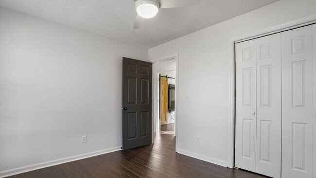 Building Photo - 649 Charles Ln