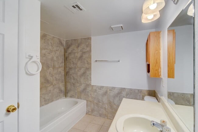 Building Photo - 2921 Country Manor Ln