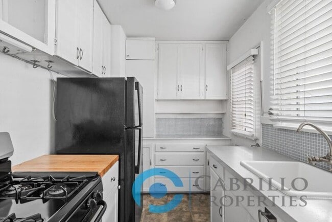 Building Photo - 4332 Cleveland Ave