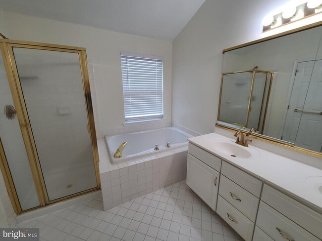 Building Photo - 121 Shoal Creek Dr