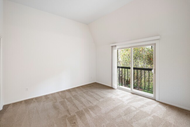 Building Photo - 11260 Overland Ave