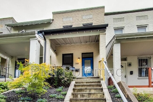 Building Photo - 1749 L St NE