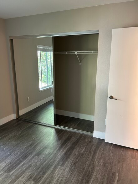 Building Photo - 6570 Cotton Wood Cir