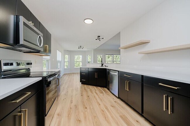 Building Photo - Beautifully Updated Carmel Ranch in Haverstick – Walk to Prairie Trace!