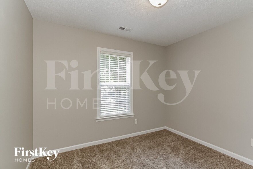 Building Photo - 420 W Henry St