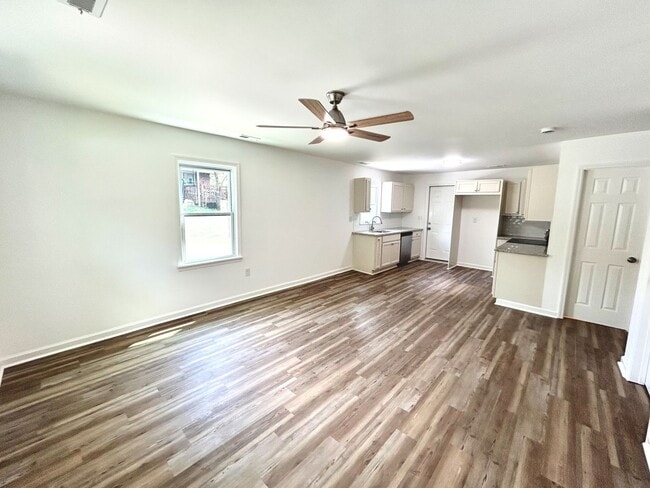 Building Photo - Modern 2BR/1.5BA Property with Renovated Interior and Unique Bonus Spaces