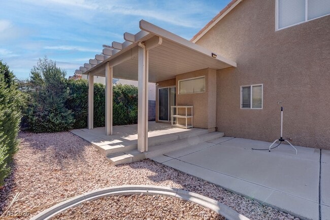 Building Photo - 8753 Country View Ave