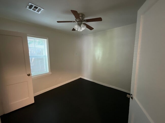Building Photo - 308 E Kittyhawk Dr