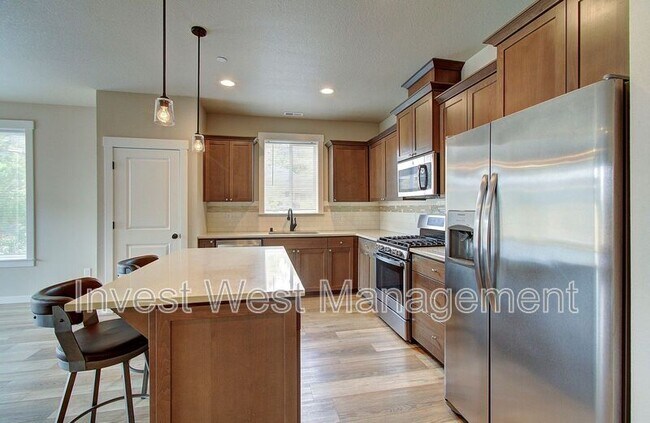 Building Photo - 1651 52nd Ct