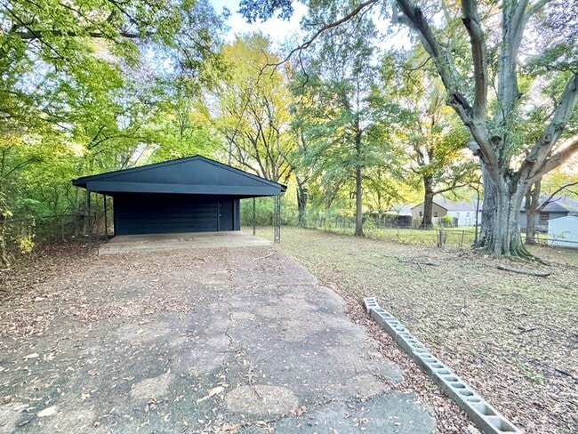 Building Photo - 655 Granada Rd