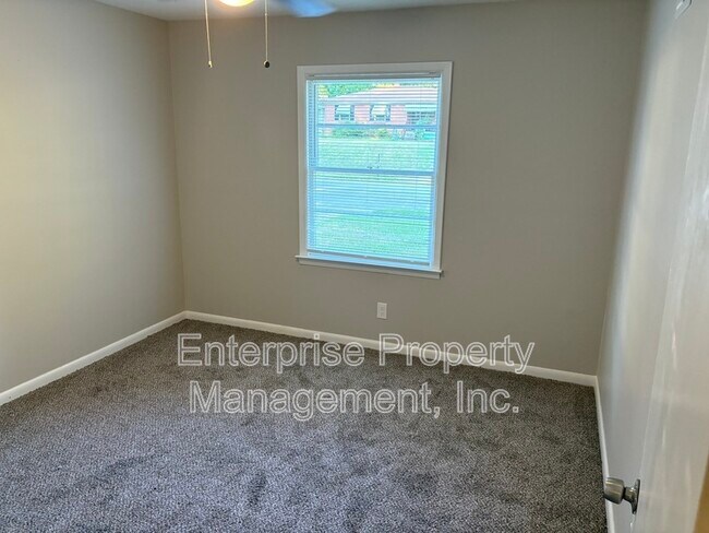 Building Photo - 3283 Frayser View Dr