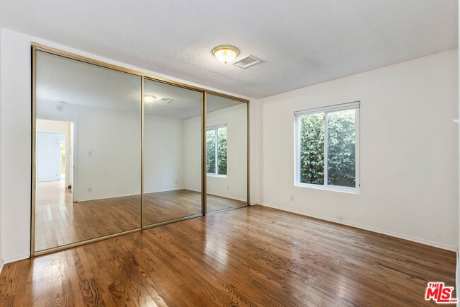 Building Photo - 459 S Bundy Dr