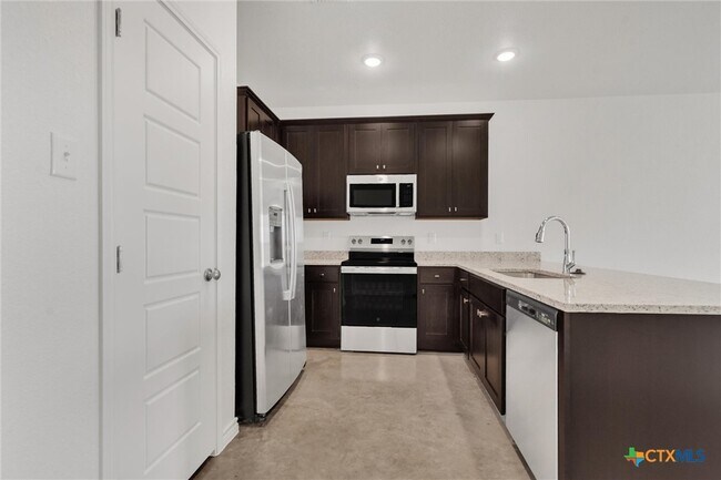 Building Photo - 3902 American Elm