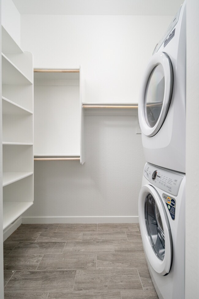 Building Photo - 3260 W Peak View Rd