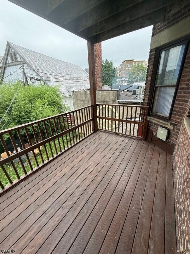 Building Photo - 570 Bloomfield Ave