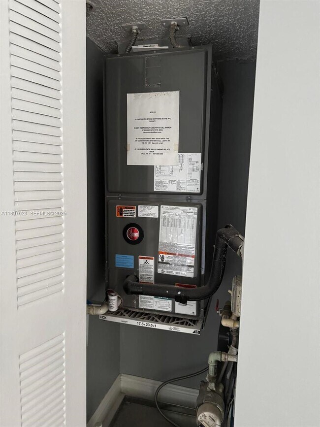 Building Photo - 450 S Park Rd