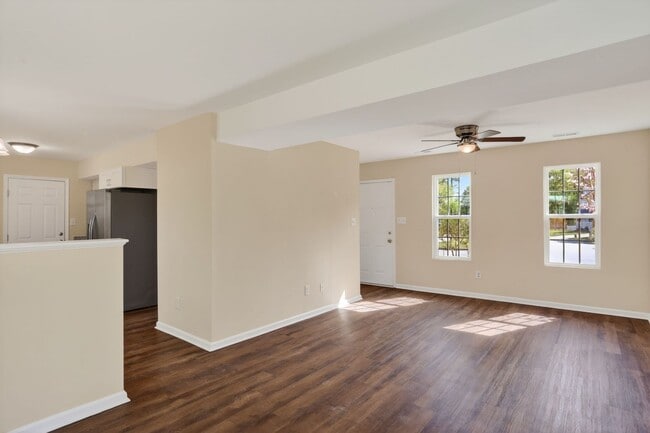 Building Photo - 713 Emerald Ct