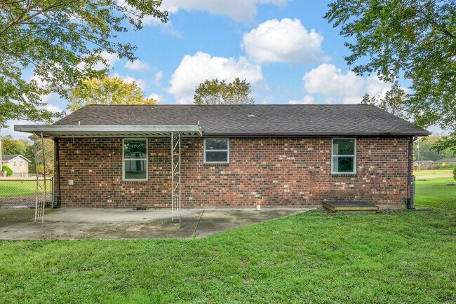 Building Photo - 3 Bedroom Home For Rent Near Needmore Road!