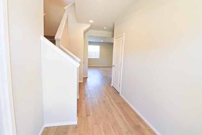 Building Photo - 3/2.5 Home in SE Bend with access to commu...