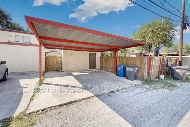 Building Photo - 6605 Spring Hurst Dr