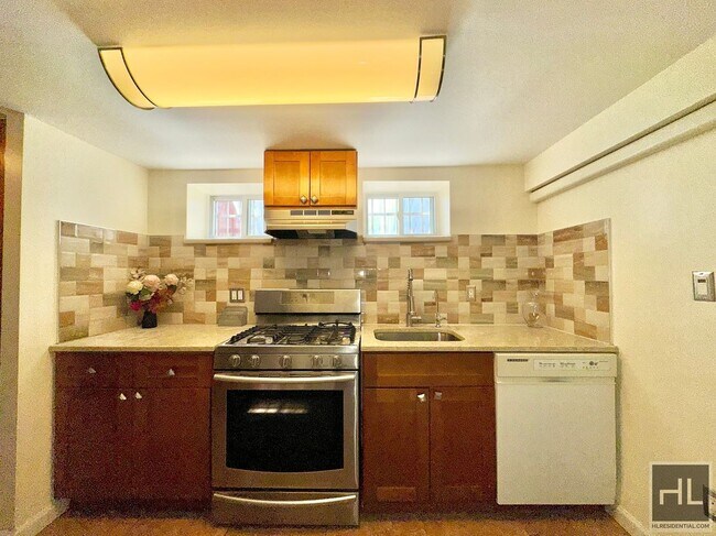 Building Photo - Renovated Walk in One bedroom 63 DRIVE