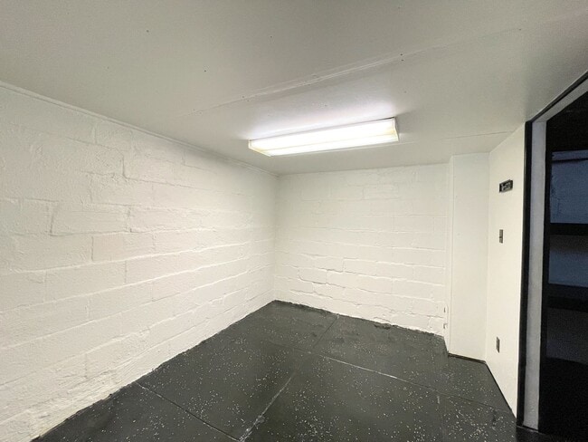 Building Photo - Clean 1 bedroom home