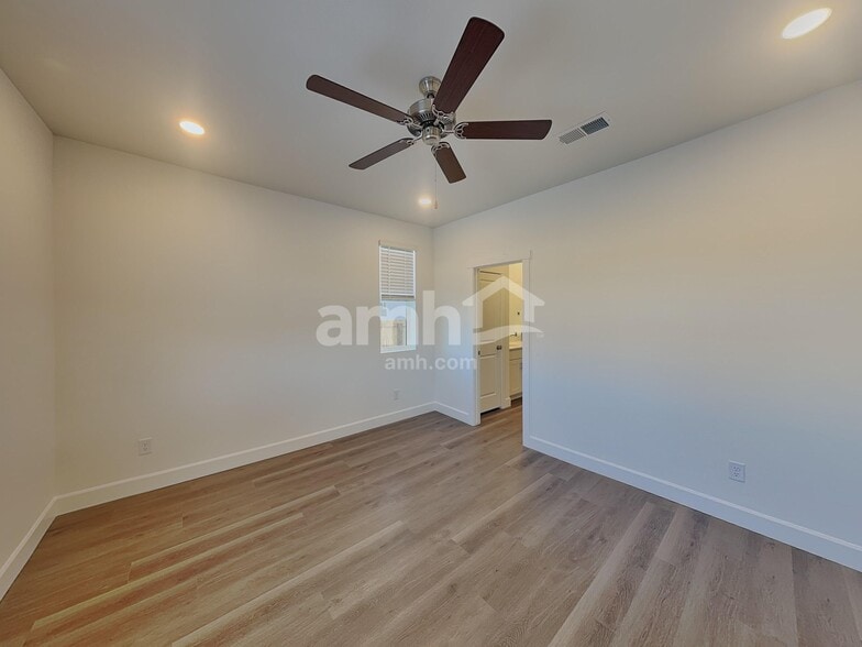 Building Photo - 13897 E 101st Ave