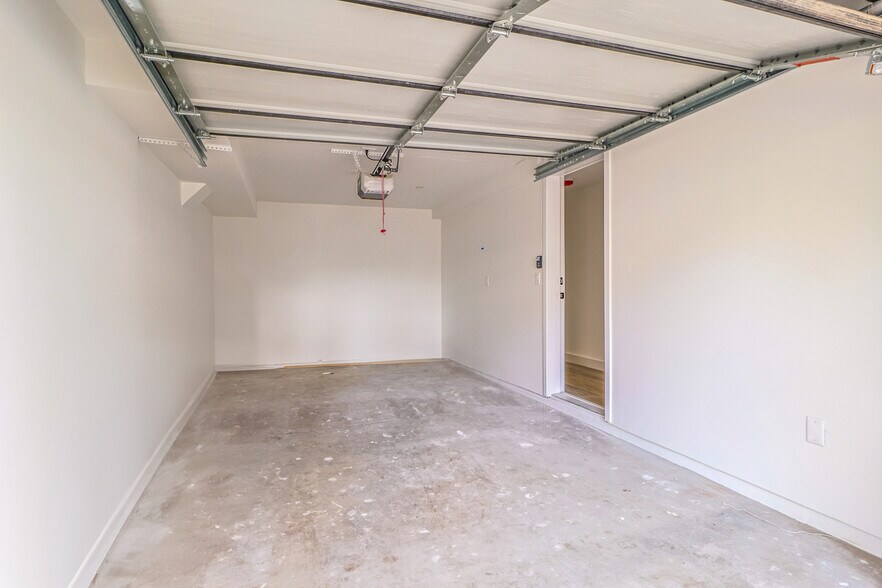 Building Photo - 6224 Banner Ave
