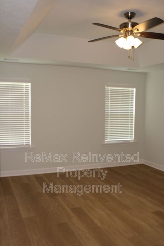 Building Photo - 921 Holbrook Dr