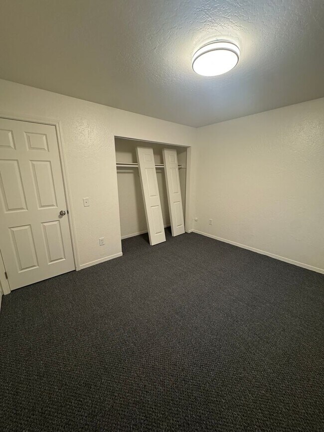 Building Photo - 401 N Mumford St