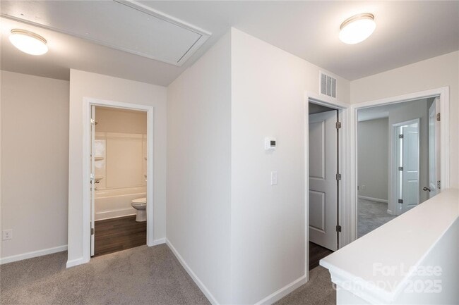 Building Photo - 146 S Bell Ave