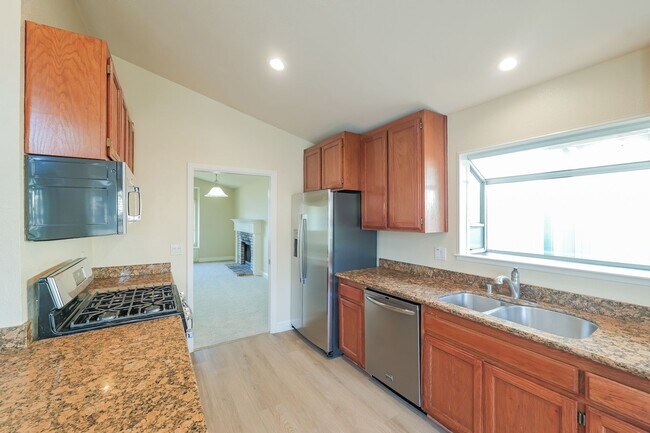 Building Photo - PURE Property Management Presents: Well-maintained 3-bedroom, 2-bath home in Cloverdale!