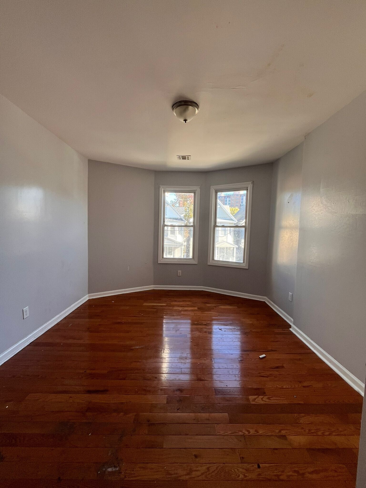 Building Photo - 143 Pearsall Ave