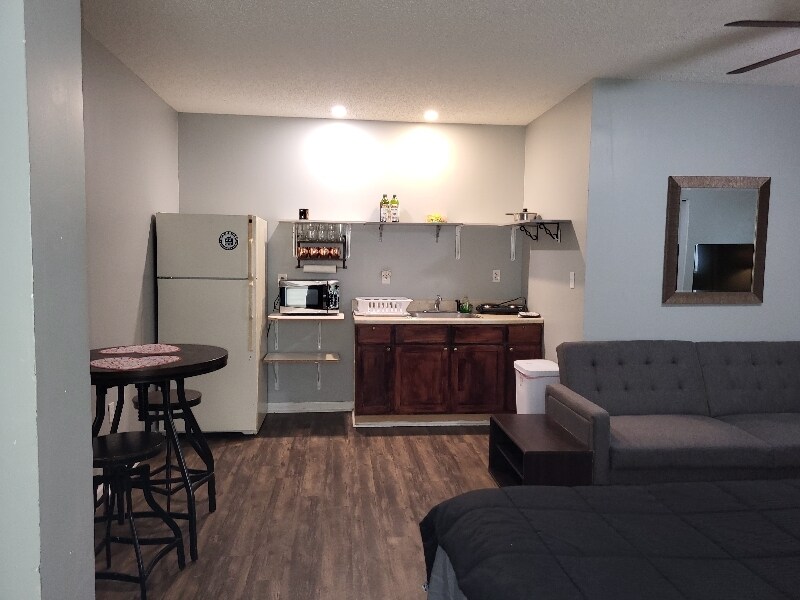 Building Photo - 8580 Springtree Road